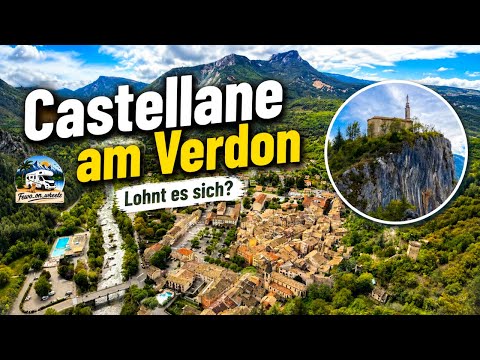 Landschaft von Castellane am Verdon mit Stadt und Felsen.