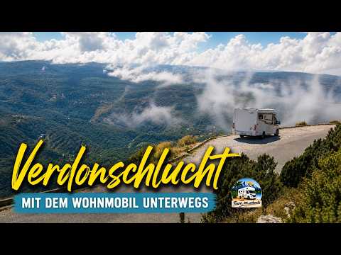 Wohnmobil auf Bergstraße mit Blick auf Täler und Berge.